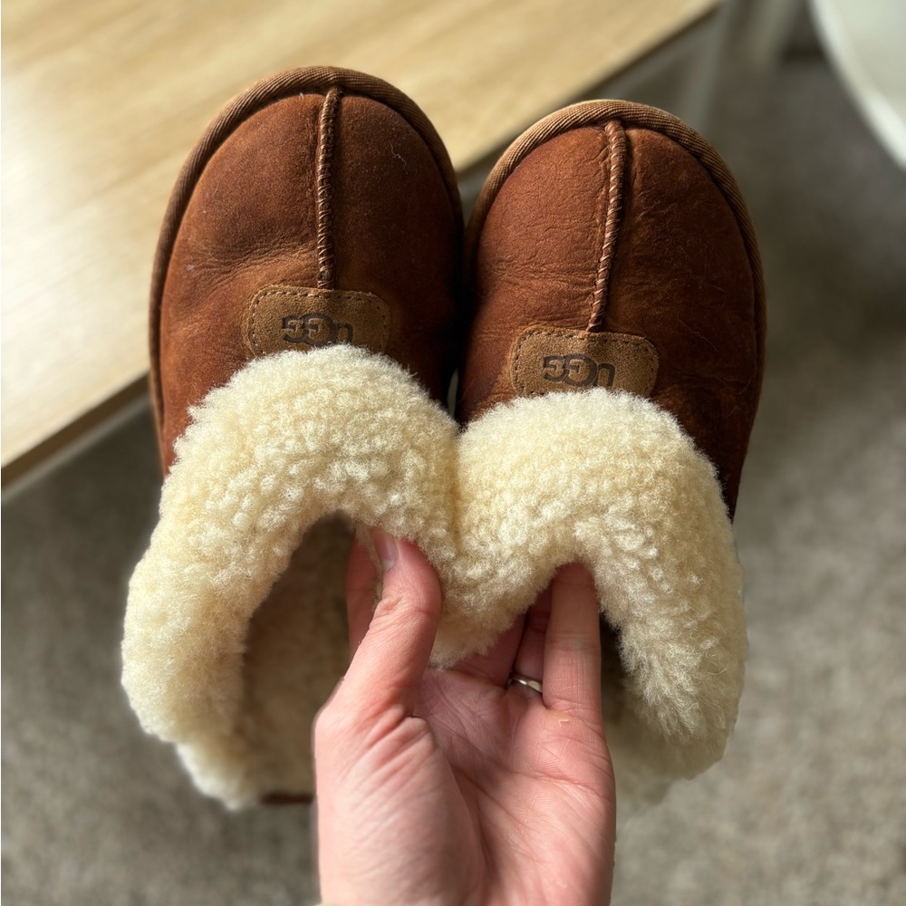 UGG Chestnut Suede Sheepskin Mule Slippers with Cream Collar - Picture 3 of 9